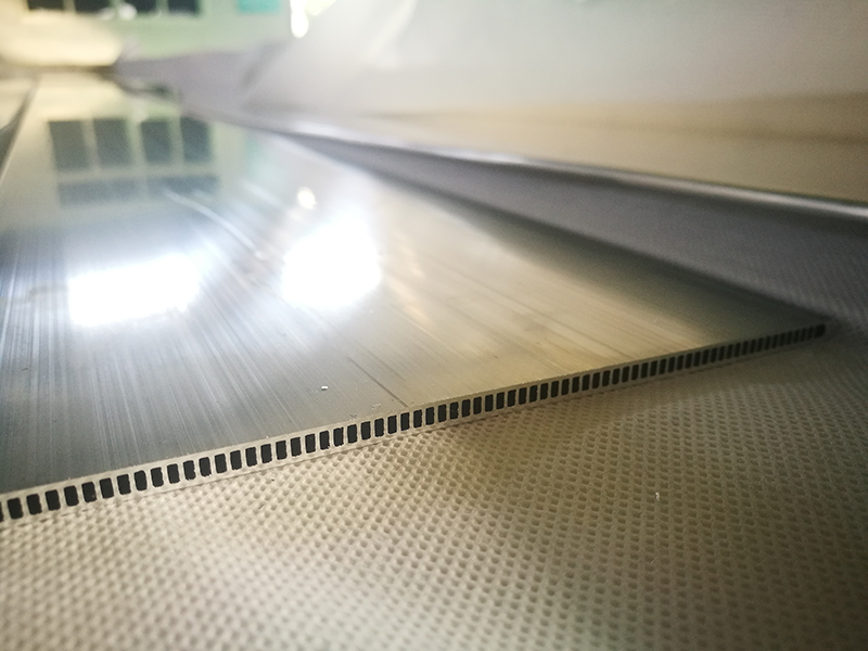 Aluminum extrusion plate